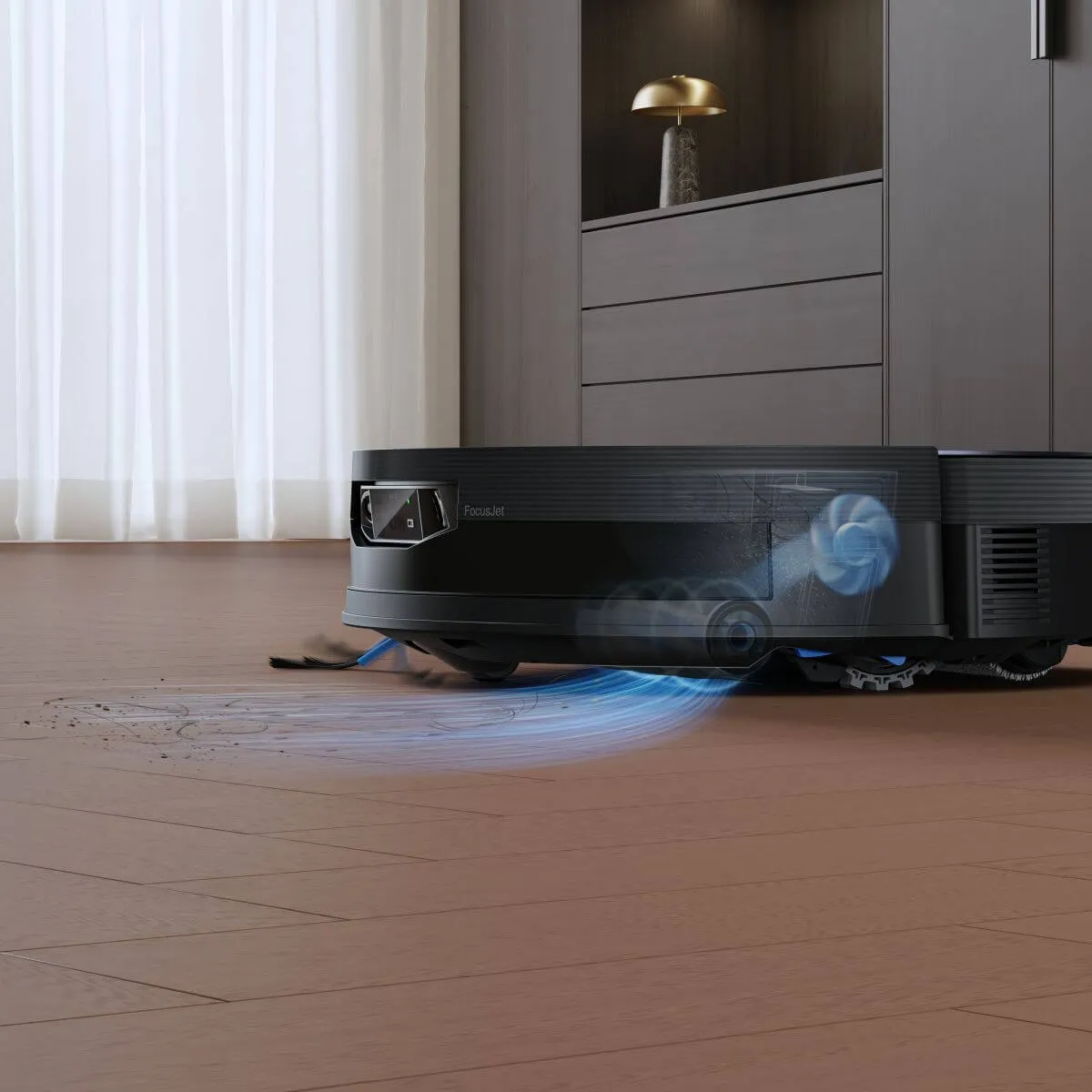 La imagen muestra un robot aspirador de la marca Ecovacs, modelo DEEBOT X12 Omnicyclone, en acción sobre un suelo de madera. Se puede observar el dispositivo limpiando mientras emite una corriente de aire que sugiere su capacidad de succión y limpieza eficiente.